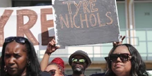 3 minuti faCi sarà un nuovo processo contro tre agenti di polizia coinvolti in un noto caso di pestaggio a morte di un uomo afroamericano a Memphis