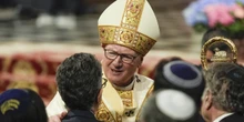Per l’arcivescovo di New York l’immagine di Trump vestito da papa è stata una «brutta figura»È stata pubblicata nei giorni scorsi sui profili social del presidente statunitense, attirando diverse critiche