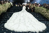 Le foto del Met GalaZendaya, Rihanna, Shakira e le altre celebrità all’evento di moda più importante e scenografico dell’anno