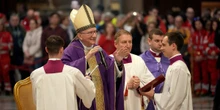 Chi è Pietro Parolin, il papabile che guiderà il conclaveÈ stato Segretario di Stato vaticano e si è occupato dello storico e controverso accordo con la Cina, ma non ha mai avuto una parrocchia