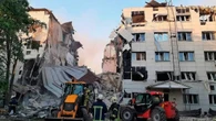 4 minuti faCosa sappiamo del bombardamento ucraino su StarobilskSecondo la Russia ha distrutto un dormitorio studentesco uccidendo 21 persone, mentre l'esercito ucraino dice di avere colpito un obiettivo militare