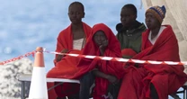 Alle Canarie i migranti minorenni restano quasi tutti senza documentiNé le autorità locali né quelle spagnole stanno dietro alle pratiche per registrarli, e ora il governo sta provando a sbloccare la situazione
