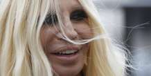 Donatella Versace ce l’ha fattaNessuno credeva in lei quando ereditò l'azienda di moda alla morte del fratello Gianni ma, ora che dopo 27 anni se ne va, sono tutti d'accordo