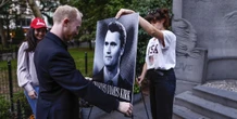 3 minuti faGli Stati Uniti hanno revocato i visti a sei persone straniere accusate di aver celebrato online l’uccisione di Charlie Kirk