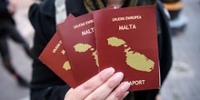 4 minuti faA Malta non ci saranno più “passaporti d’oro”La legge che concede la cittadinanza in cambio di investimenti sarà abolita, ma verrà potenziato un altro tipo di procedura per ottenerla