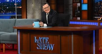 pochi secondi faChiude il “Late Show” di Stephen Colbert, quello che un tempo era di David LettermanUno dei più famosi programmi della storia della tv statunitense era in affanno da tempo, ma probabilmente c'entra anche Trump