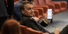 3 minuti faL’ex presidente brasiliano Jair Bolsonaro dovrà indossare il braccialetto elettronico mentre si svolge il processo contro di lui