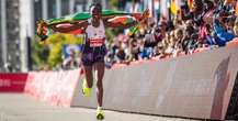 3 minuti faL’atleta keniana Ruth Chepngetich, detentrice del record mondiale femminile della maratona, è stata sospesa per doping