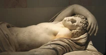 pochi secondi faQualche dritta per dormire col caldo senza aria condizionataDalle posizioni a letto ai ventilatori col ghiaccio davanti, soluzioni che non troverete nei servizi di repertorio dei tg