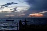 4 minuti faUn traghetto con 133 persone a bordo è affondato al largo della Guyana: ci sono decine di dispersi