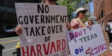 1 minuto faOra l’amministrazione Trump ha anche avviato un’indagine sui criteri con cui Harvard ammette studenti e personale dall’estero