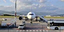 4 minuti faMolti voli all’aeroporto di Bergamo Orio al Serio sono stati sospesi a causa di un incidente mortale in pista