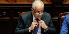 3 minuti faAl ministro dell’Interno Piantedosi è stato vietato l’ingresso in Libia orientaleEra in visita ufficiale con una delegazione europea, dichiarata “persona non grata” dal governo di Bengasi