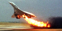 1 minuto faL’incidente con cui finì la storia dei Concorde, 25 anni faIl 25 luglio 2000 un jet si schiantò appena dopo il decollo da Parigi, e il trasporto passeggeri supersonico non si riprese più realmente