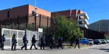 pochi secondi faNel carcere di Prato sta succedendo di tuttoEvasioni, aggressioni, contrabbando di sostanze e telefoni: diversi agenti della polizia penitenziaria sono indagati