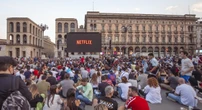 1 minuto faIn dieci anni Netflix è cambiata, e ha cambiato noiDa quando è arrivata in Italia si è mangiata le abitudini televisive delle persone ed è passata dalle serie d'autore alle fiction generaliste