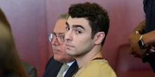 pochi secondi faCosa fece Luigi Mangione nei mesi precedenti all’omicidio di Brian ThompsonIl New York Times ha ricostruito il suo viaggio in Asia e alcuni elementi di come si radicalizzò