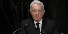 pochi secondi faL’ex presidente colombiano Álvaro Uribe è stato assolto in appello dall’aver convinto alcune persone a testimoniare il falso in un processo
