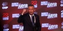 pochi secondi faIl principale partito dell’opposizione turca ha rieletto Özgür Özel come segretario, per impedire al governo di rimuoverlo
