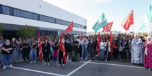 2 minuti faGli scioperi dei lavoratori di Yoox Net-a-Porter proseguonoPerché l'azienda non ha cambiato idea sui licenziamenti: è prevista una manifestazione anche alla sede di Milano