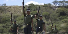 2 minuti faMaduro è convinto che gli Stati Uniti vogliano invadere il VenezuelaE ha mobilitato l'esercito, intanto gli Stati Uniti hanno attaccato due barche venezuelane sostenendo che fossero legate al narcotraffico