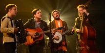 pochi secondi faGli anni delle canzoni con i battimani e gli “hey! ho!”Un decennio fa: ora la fama di Lumineers, Mumford & Sons e altri gruppi associati all'ottimismo dell'era hipster è molto diversa