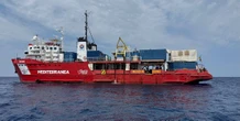 1 minuto faIl tribunale di Trapani ha sospeso il fermo della nave MediterraneaDopo aver soccorso 10 migranti era andata a Trapani anziché a Genova, come le era stato ordinato: secondo il tribunale aveva fatto bene