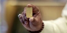 4 minuti faCosa fare con l’oro in tutto questo entusiasmo sull’oroUna guida pratica agli investimenti ora che vale sempre di più, se state pensando di vendere la catenina del battesimo o se volete comprarlo