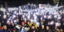 Le proteste contro l’estrema destra in GermaniaDecine di migliaia di persone hanno manifestato in molte città tedesche contro la storica decisione del governo di collaborare con l'estrema destra per approvare alcune leggi 