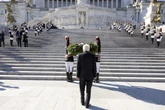 1 minuto faLe foto delle manifestazioni e dei festeggiamenti per il 25 aprileCon Mattarella all'Altare della Patria e a San Severino Marche, e i cortei nelle città