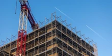 A Milano serviranno più permessi per costruire nuovi palazziLe inchieste sull'urbanistica hanno spinto il comune ad approvare nuove regole, soprattutto per quelli alti più di 25 metri