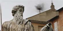 Fumata nera, fumata biancaÈ il simbolo con cui si capisce se il conclave ha eletto il papa oppure no, ma in qualche caso ha creato una certa confusione