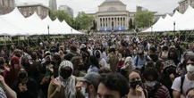 Decine di manifestanti pro-Palestina sono stati arrestati a New York per aver occupato la biblioteca della Columbia University