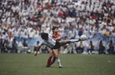 3 minuti faI memorabili Mondiali di Messico 1986, che dovevano tenersi altroveLa Colombia ritirò la candidatura a tre anni dall'inizio, e il Messico la ottenne battendo la concorrenza di Stati Uniti e Canada: fu un successo