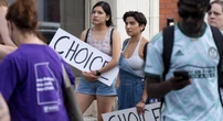 La donna cerebralmente morta tenuta in vita perché incinta, negli Stati UnitiLa famiglia di Adriana Smith non può scegliere, in ragione della legge molto restrittiva sull'aborto dello stato: era al secondo mese di gravidanza