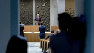Cos’ha in mente Geert WildersIl leader dell’estrema destra ha fatto cadere il governo dei Paesi Bassi per recuperare consensi, ma potrebbe avere fatto male i calcoli
