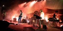 Com’è andato “El Galactico”, il festival dei Baustelle con il PostSono state due serate di canzoni vecchie e nuove per ripercorrere i 25 anni della band, con diversi ospiti a suonare e a parlare