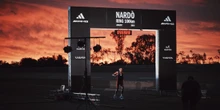 3 minuti faOra anche Adidas si vuole fare pubblicità con i record sportiviIn un suo evento il sudafricano Sibusiso Kubheka è stato il primo a correre 100 chilometri in meno di 6 ore