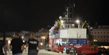 pochi secondi faÈ stato imposto il fermo amministrativo alla nave Mediterranea, che aveva disobbedito all’ordine di sbarcare a Genova