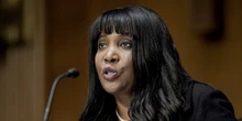 pochi secondi faTrump sta provando a licenziare la governatrice della Federal Reserve Lisa CookNon è chiaro se però possa farlo: è una mossa politica che ha a che fare con la sua volontà di prendere il controllo sulla banca centrale