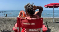 2 minuti faNel Lazio c’è un sistema di sfruttamento dei bagniniVengono impiegati soprattutto ragazzi senza esperienza, pagati in parte in nero e spesso con brevetti falsi