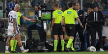3 minuti faIn Serie A gli arbitri annunceranno le decisioni del VAR a tutto lo stadioLo faranno in diretta rivolgendosi al pubblico con un microfono: dovrebbe servire a ridurre polemiche e contestazioni