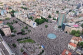 3 minuti faIn Serbia c’è stata una nuova manifestazione contro il governo molto partecipata