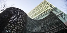 3 minuti faL’enigma irrisolto nel cortile della CIALa scultura “Kryptos” nasconde un messaggio cifrato senza soluzione da trent'anni, e il suo autore è stufo