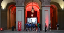 3 minuti faLa Vuelta di Spagna, in ItaliaCapita spesso che le grandi corse ciclistiche partano dall'estero: per cambiare paesaggi, ma soprattutto per soldi