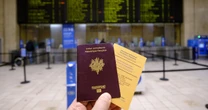 4 minuti faI passaporti più potenti del mondo nel 2025Cioè quelli che permettono di visitare più paesi senza visto: Singapore è ancora una volta primo in classifica, mentre l'Italia è stabile al secondo posto