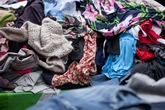 pochi secondi faLa raccolta degli abiti usati non funziona piùA causa del fast fashion e della differenziata le aziende che gestiscono i cassonetti hanno più costi che guadagni