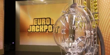 In Norvegia migliaia di persone credevano di essere diventate ricche con la lotteriaIl montepremi dell'Eurojackpot era stato gonfiato da un errore nei sistemi: i vincitori sono rimasti delusi e l'azienda che se ne occupa sta passando dei guai