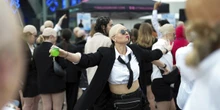 Ora ai grandi concerti ci si traveste come chi cantaIl “cosplay” è arrivato anche nel pop, che si tratti di conciarsi da cowboy per Beyoncé o di indossare una finta testa calva per Pitbull
