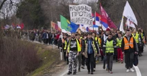 Camminare per giorni per protestare, in SerbiaDa mesi gli studenti organizzano marce in tutto il paese per criticare il governo del nazionalista Aleksandar Vučić